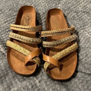 Circus by Sam Edelman Tan and Gold Sandals